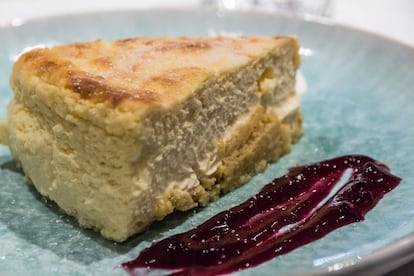 De postre, es indispensable la tarta de queso (7,5 euros), aunque su receta es un misterio. Cuenta con una barra para tapear, abierta todo el día.  La Madreña: paseo de la Castellana, 78. Madrid. Tel. 914 268 850. www.lamadreñacastellana.es.