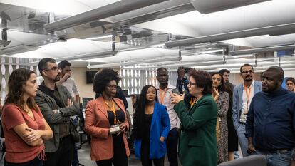 Periodistas africanos visitan la redacción de EL PAÍS.