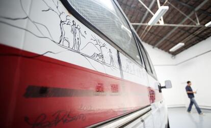 Detalle de un dibujo en una ambulancia del artista portugués Jose Ribeiro.