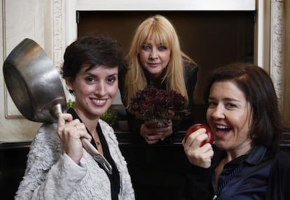 Marina San José, Amparo Larrañaga y María Pujalte representan Hermanas de Carol López en el Teatro Maravillas.