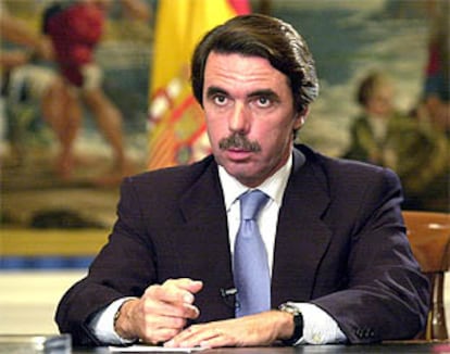 El presidente de Gobierno, José María Aznar, durante su intervención radiotelevisada.