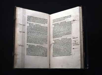 El 'Libro de las Maravillas', de Marco Polo, en la exposición del Archivo General de Indias.