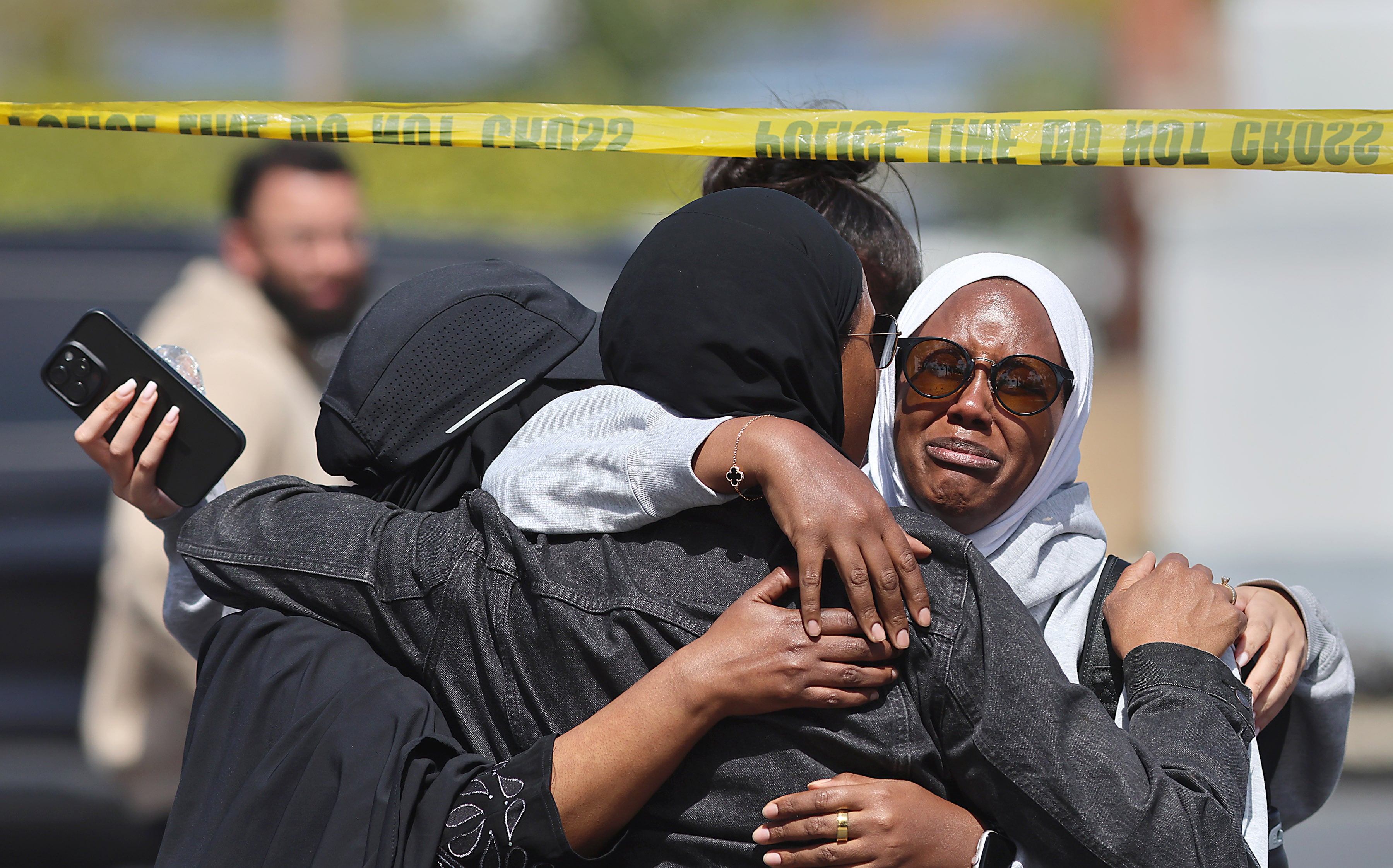 Una llamada al 911 alertó antes del tiroteo en San Diego: la madre de uno de los adolescentes sospechosos reportó una posible masacre