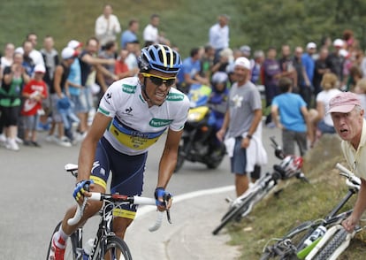 Alberto Contador, del equipo Saxo Bank, marcha escapado en la 17ª etapa de la Vuelta Ciclista a España 2012.