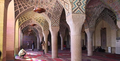 La Mezquita Rosa, una obra arquitectónica muy visitada.