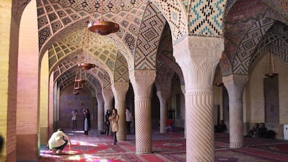 La Mezquita Rosa, una obra arquitectónica muy visitada.