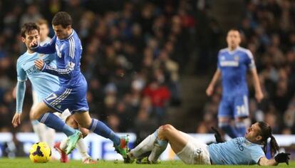 Hazard, ante Silva y De Michelis.