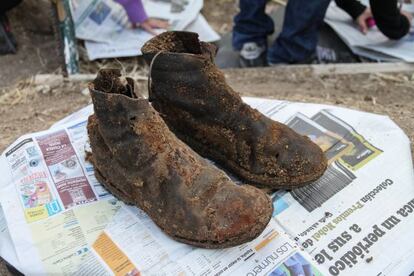 Botas de un fusilado cuyos restos fueron exhumados el verano pasado gracias a la donación de un sindicato noruego de electricistas.