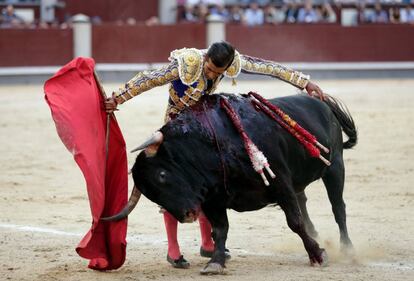 Joselito Adame, en la faena a su segundo toro, en Las Ventas.