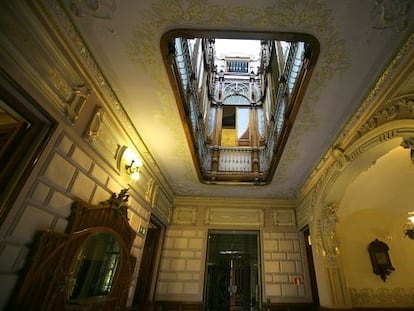 Lucernario sobre el vestíbulo de la Casa Museo Modernista.