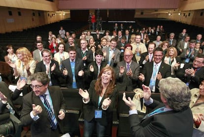 Ante un auditorio prácticamente vacío, Alicia Sánchez Camacho, es proclamada nueva presidenta del PP catalán.