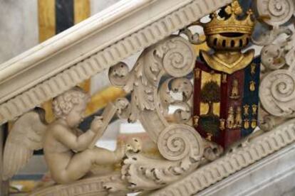 Detalle de la ornamentación de la escalera del Palacio de Santoña.