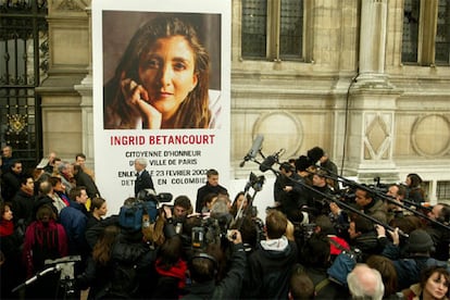 Un retrato de Betancourt en el Ayuntamiento de París recordaba la semana pasada los tres años de cautiverio.