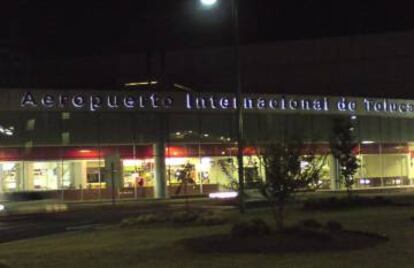 La entrada del aeropuerto de Toluca.