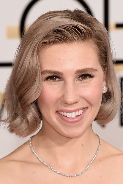 Zosia Mamet fue una de las famosas que se apuntaba al pelo gris hace unas semanas. Nos gusta más de rubia.