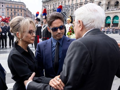 Marina y Pier Silvio Berlusconi, con el presidente de Italia, en el funeral de Silvio Berlusconi, el pasado 14 de junio.