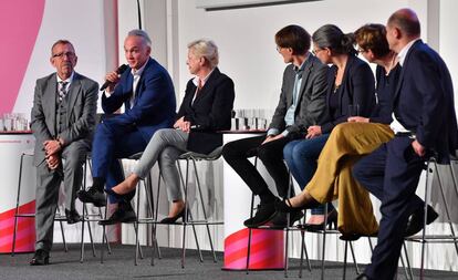 Algunos candidatos a presidir el SPD alemán, en un mitin el miércoles en Erfurt.