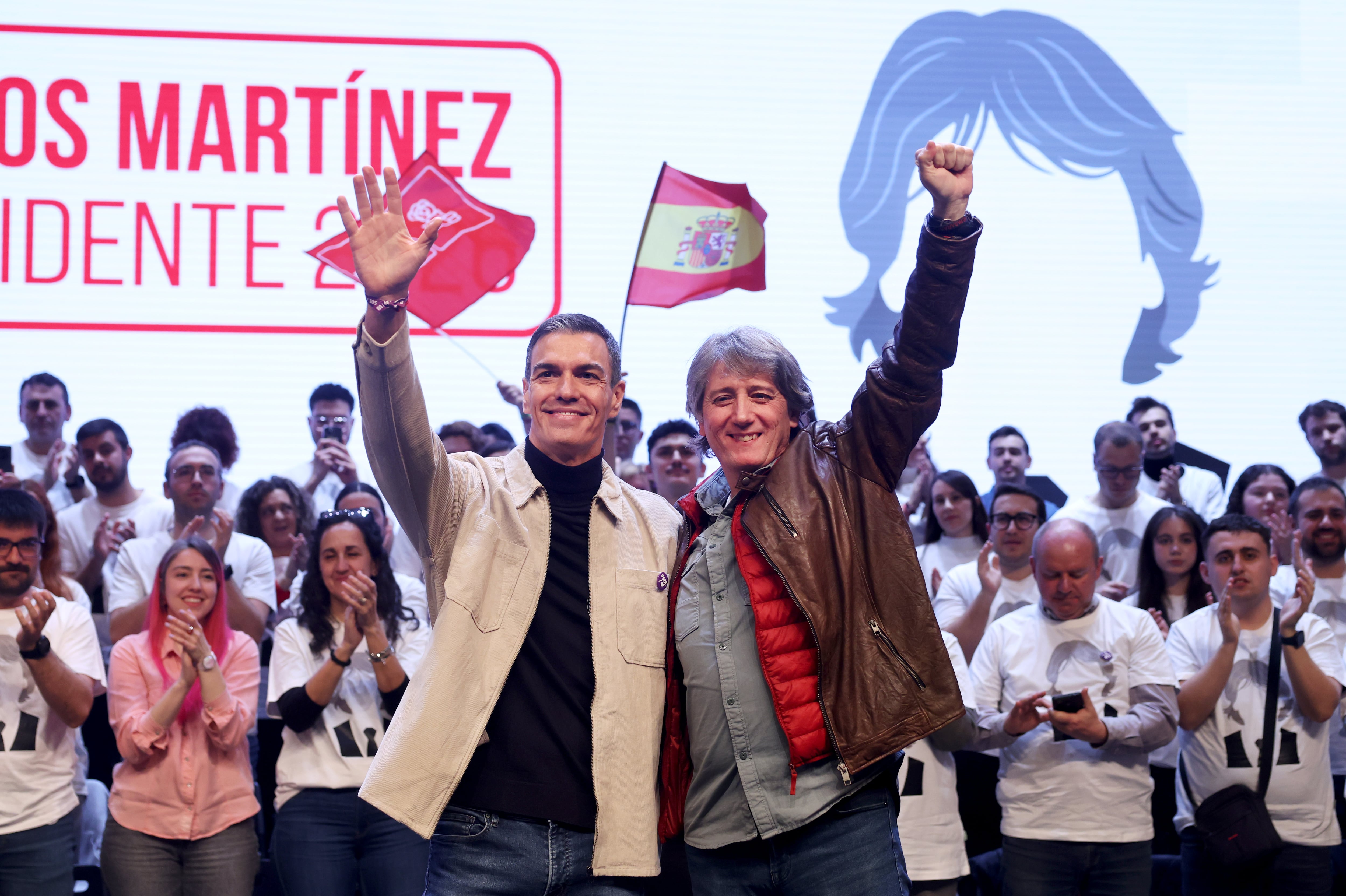 Pedro Sánchez, junto al candidato a la presidencia de la Junta de Castilla y León, Carlos Martínez, este sábado en Soria.