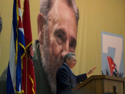 Raúl Castro fala aos participantes do Congresso do Partido Comunista de Cuba.