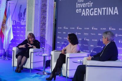 Susana Malcorra (izquierda), ministra de Relacciones Exteriores y Culto de la República Argentina internviene en la conversación 'Argentina y España: Socios para el desarrollo' con la presencia de la moderadora Pepa Bueno y el ministro de Asuntos Exteriores y Cooperación del Gobierno de España.