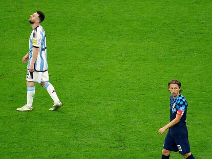 Lionel Messi y Luka Modric durante el partido entre Croacia y Argentina en las semifinales del Mundial.