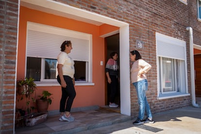 Patricia Ríos en su casa, en Uruguay.