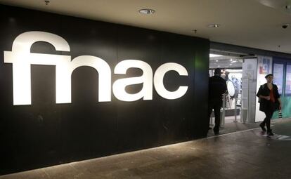 Imagen de archivo de una tienda de la FNAC en Par&iacute;s.