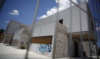 Un centro de alzh&eacute;imer abandonado en la calle Alhambra de Madrid.