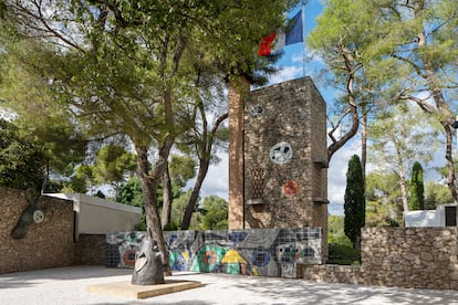 Parte del laberinto de Joan Miró en la Fundación Maeght.