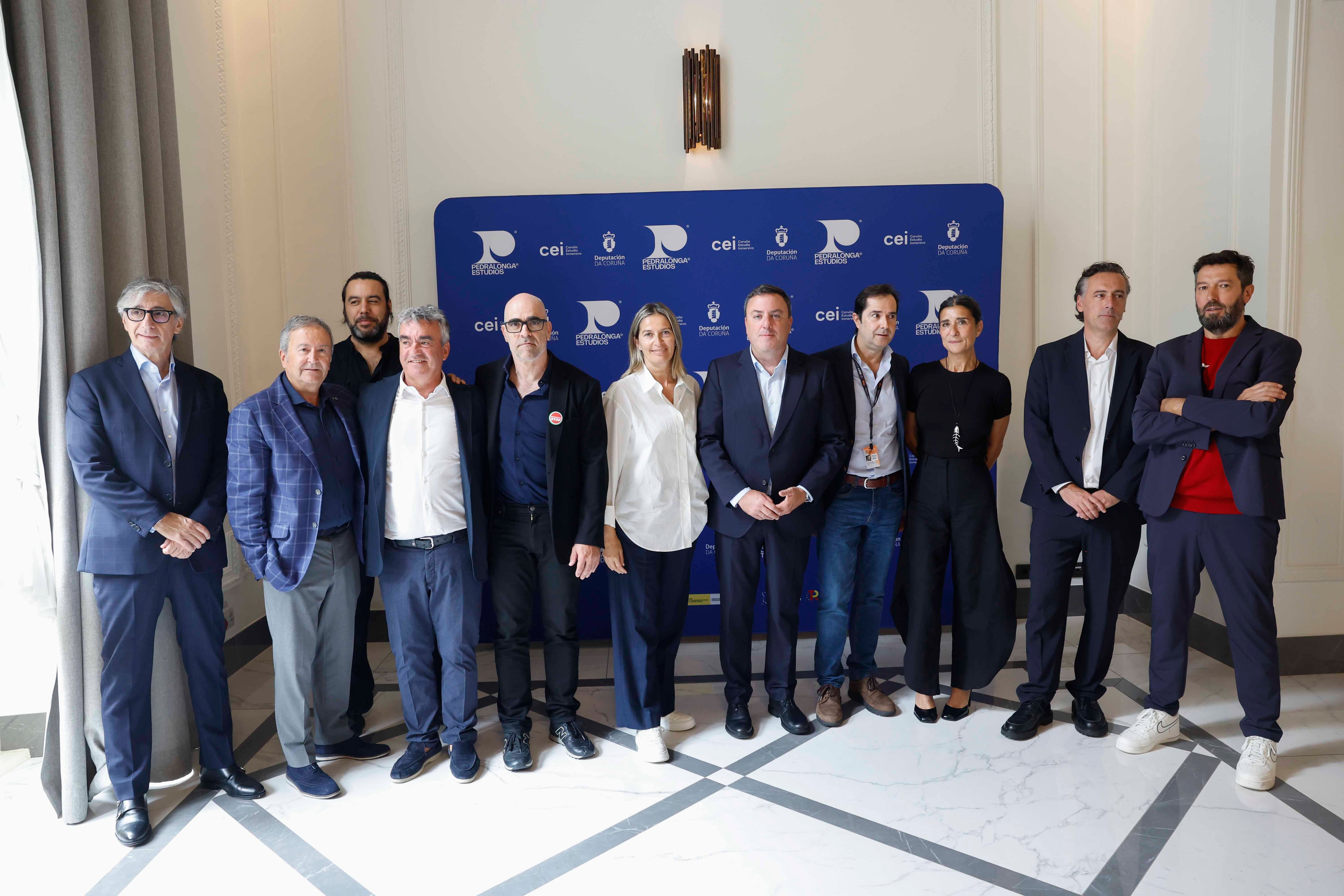 Acto de presentación al público durante el Festival de San Sebastián del CEI, con presencia de plataformas y televisiones como Netflix, Amazon Prime Video, Movistar+, RTVE, Mediaset o Atresmedia, además de representantes de la Diputación coruñesa y el clúster audiovisual gallego.