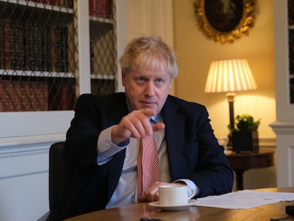 Boris Johnson atiende este viernes al grupo de corresponsales de LENA en su residencia de Downing Street.