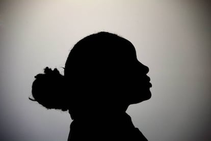 Una mujer a la que le han realizado una operación de reconstrucción del clítoris debido a una ablación.