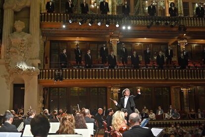 Gustavo Dudamel dirige a la Orquesta Sinfónica de Galicia en el Palau de la Música de Barcelona.