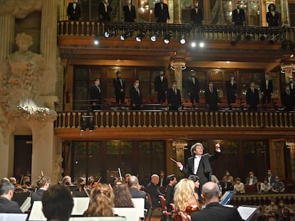 Gustavo Dudamel dirige a la Orquesta Sinfónica de Galicia en el Palau de la Música de Barcelona.