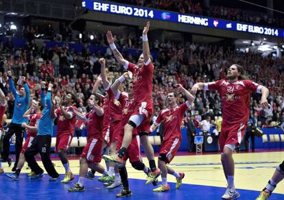 Los jugadores daneses celebran el pase a la final.