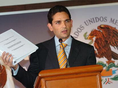 El secretario del Interior de México, Juan Camilo Mouriño, el martes en rueda de prensa.