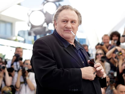 Gerard Depardieu posa para los medios gráficos en Cannes el 22 de mayo de 2015.
