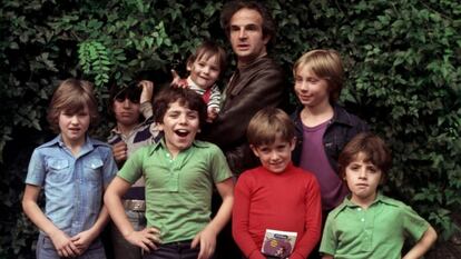 Truffaut posa con los niños protagonistas de 'La piel dura'.