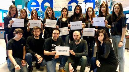 Cada tarde nos muestran su trabajo en 'España Directo'. Hoy los veremos de negro porque hoy es #ViernesNegroRTVE #sosRTVE #DefiendeRTVE.