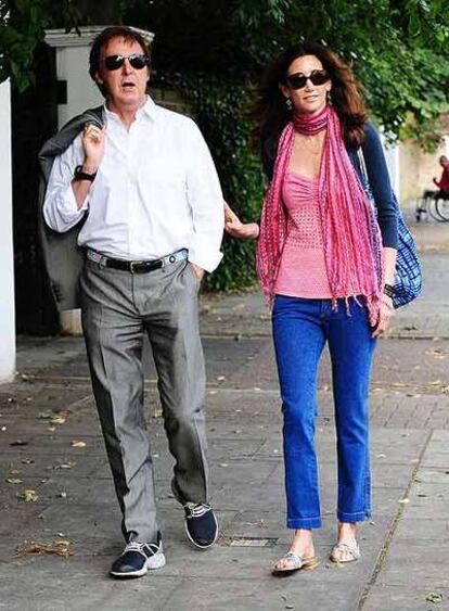 Paul McCartney y su novia, Nancy Shevell, en Londres