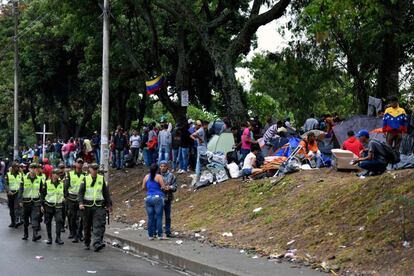 Las autoridades colombianas registraron a los venezolanos para saber quienes querían seguir hacia Ecuador y Perú y conceder a los que se quedan un permiso para que puedan trabajar legalmente en Colombia.