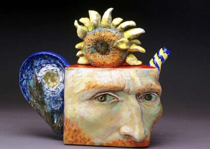 Una taza Van Gogh creada por el artista Noi Volkov. 