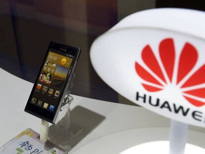 Un móvil de Huawei en una tienda de Beijing.