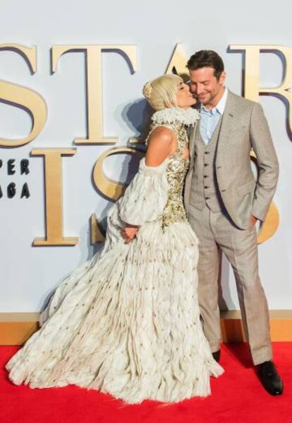 Lady Gaga y Bradley Cooper en el estreno en Reino Unido de 'Ha nacido una estrella', el 27 de septiembre en Londres.