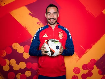 Pablo Amo, segundo entrenador de España, en su retrato oficial de la Eurocopa.