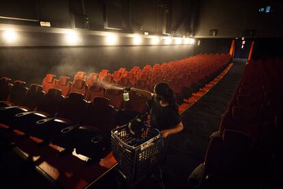 Los cines Verdi de Barcelona se preparan para su reapertura.