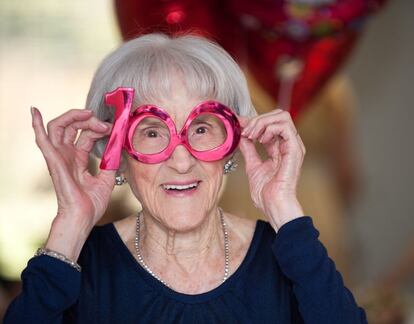 "¡No puedo creer que esta mujer tenga 100 años! Tenemos que empezar a mostrar la vejez de una forma más positiva", Michaela Schwing, de Getty Images.