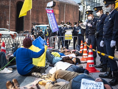 Manifestación frente a la Embajada de Rusia en Tokio, Japón, este jueves.