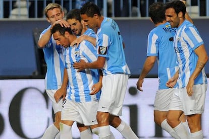 Santi Cazorla celebrates with teammates after scoring against Racing on Monday. 