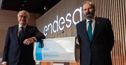 José Bogas, consejero delegado de Endesa, y Juan Sánchez-Calero, presidente, en la junta de accionistas de mayo.